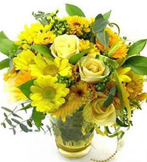父爱之美 （已下架）-黄色太阳花12枝，黄玫瑰12枝，绿叶丰满